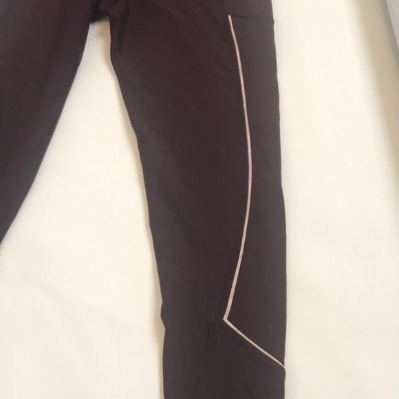 Victoria Sport Total Knockout Plum Legging - Picture 4 of 5